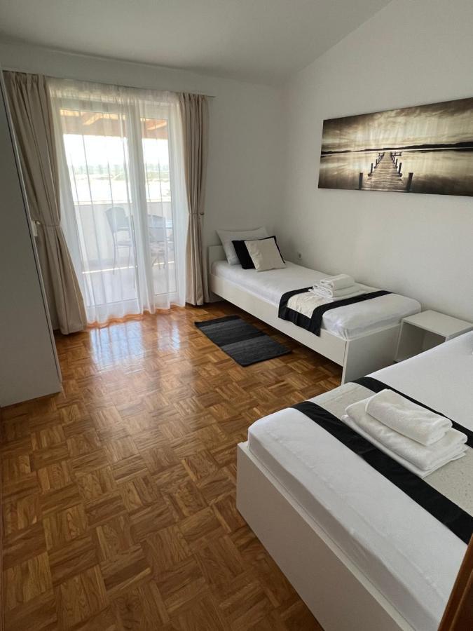 נובליה Apartments Loncar-Near Zrce Beach מראה חיצוני תמונה